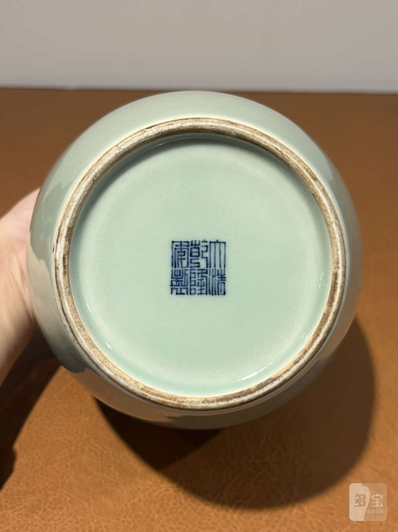 清乾隆 豆青釉月牙纹盖罐 - 图11